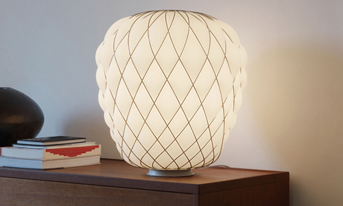 PINECONE, Table lamp blanco leche acidado