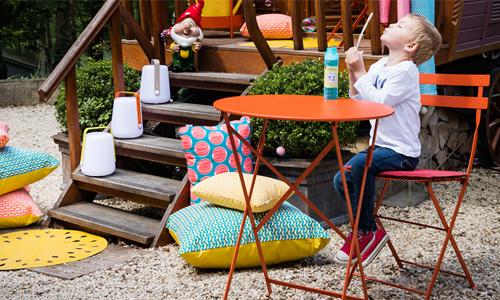 Lámpara, muebles y accesorios de la marca Fermob