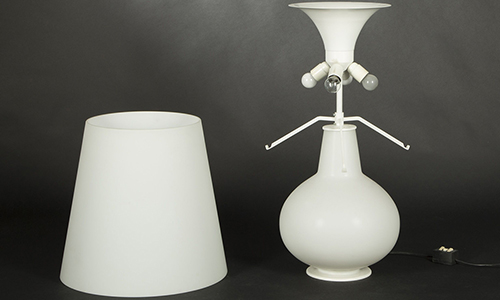 Ensamble de la lámpara de mesa Fontana