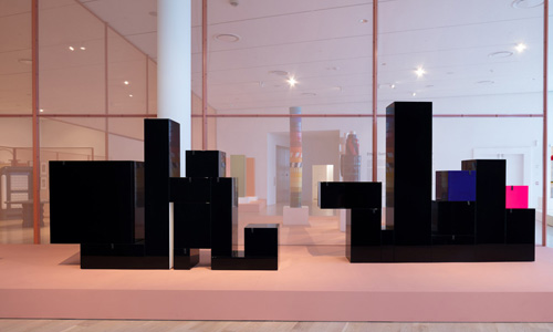 Frida Escobedo colabora en exhibición dedicada a Ettore Sottsass