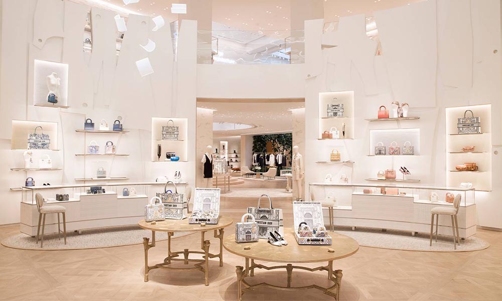 Dior reabre su icónica tienda insignia en París, con diseños de Peter Marino