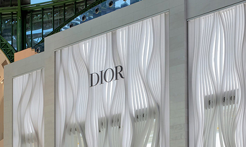 Conoce la nueva fachada de la boutique Dior en Catar.