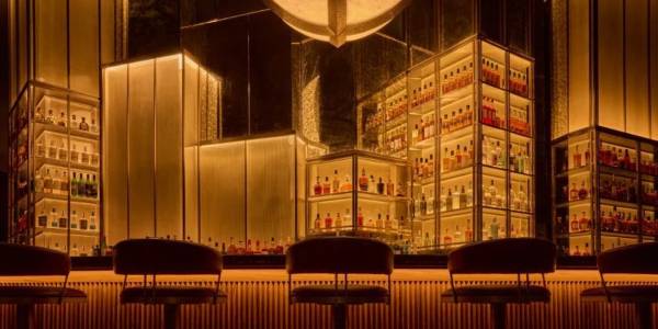 Rockwell Group renueva los interiores del restaurante giratorio The View.