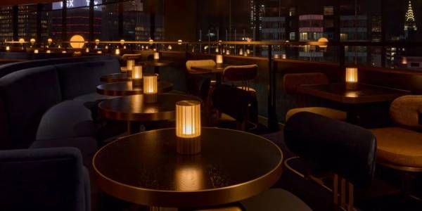 Rockwell Group renueva los interiores del restaurante giratorio The View.