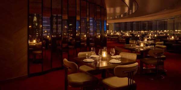 Rockwell Group renueva los interiores del restaurante giratorio The View.